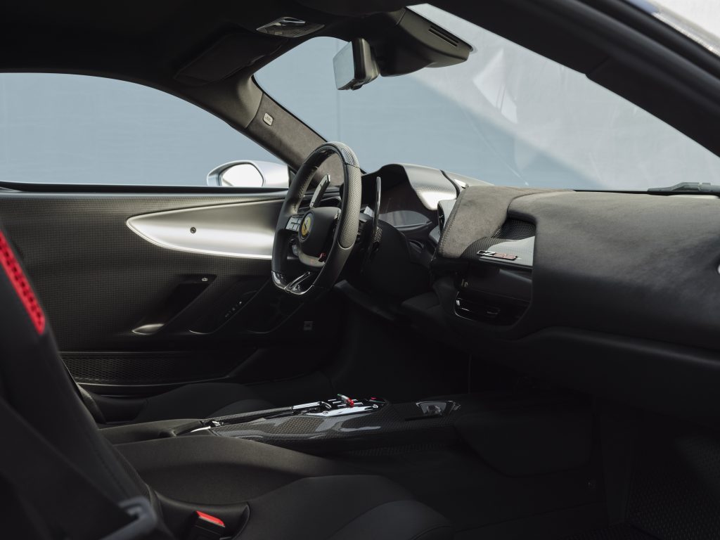 Intérieur de la Ferrari CZ26